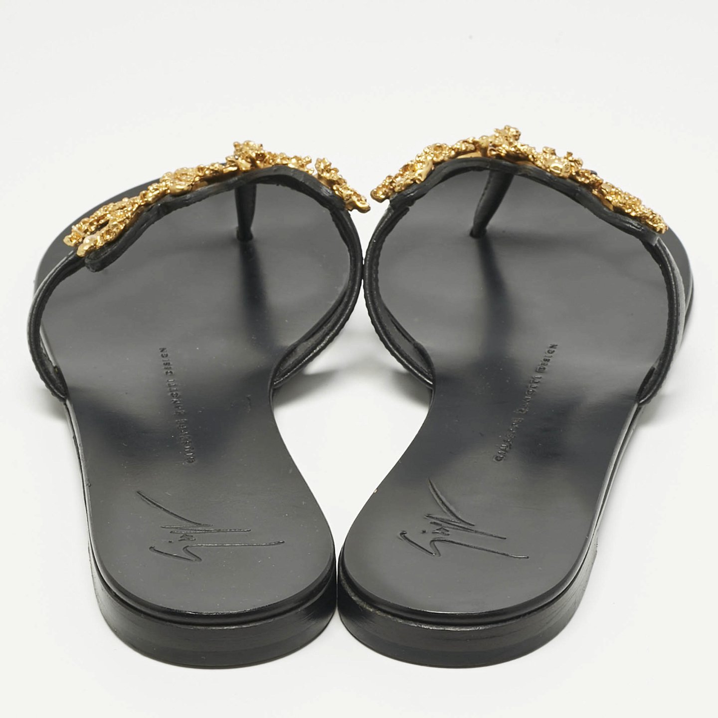GIU Black leather Rock Thong Flat Sandals Size 39 5