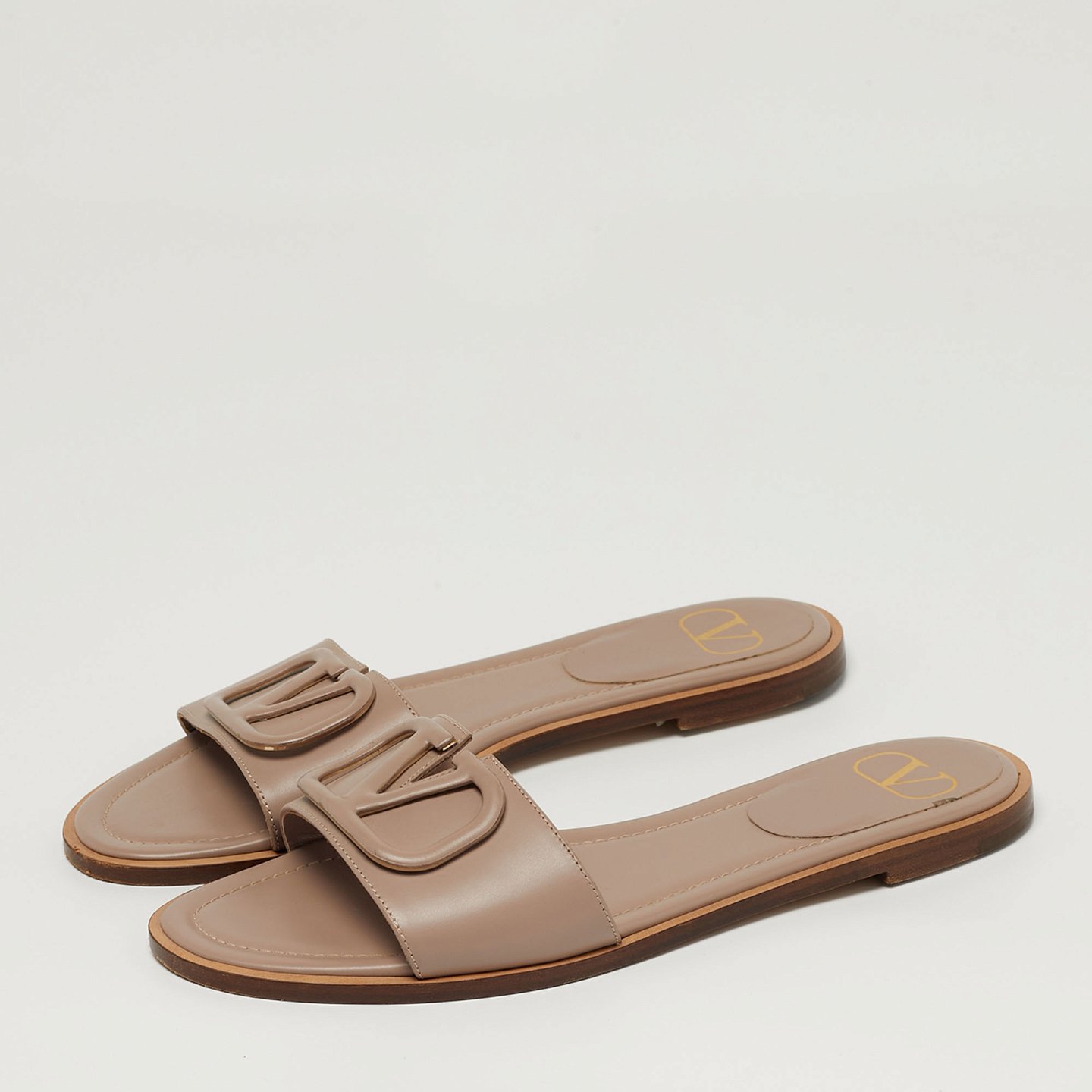 Escape V logo Beige Leather Flat Slides 1