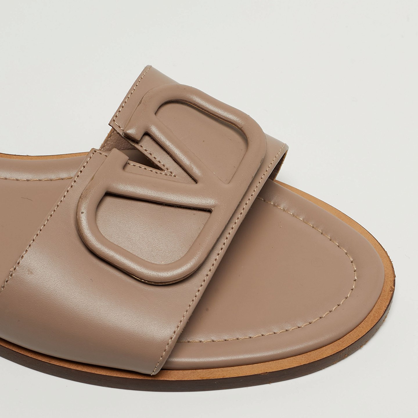 Escape V logo Beige Leather Flat Slides 6