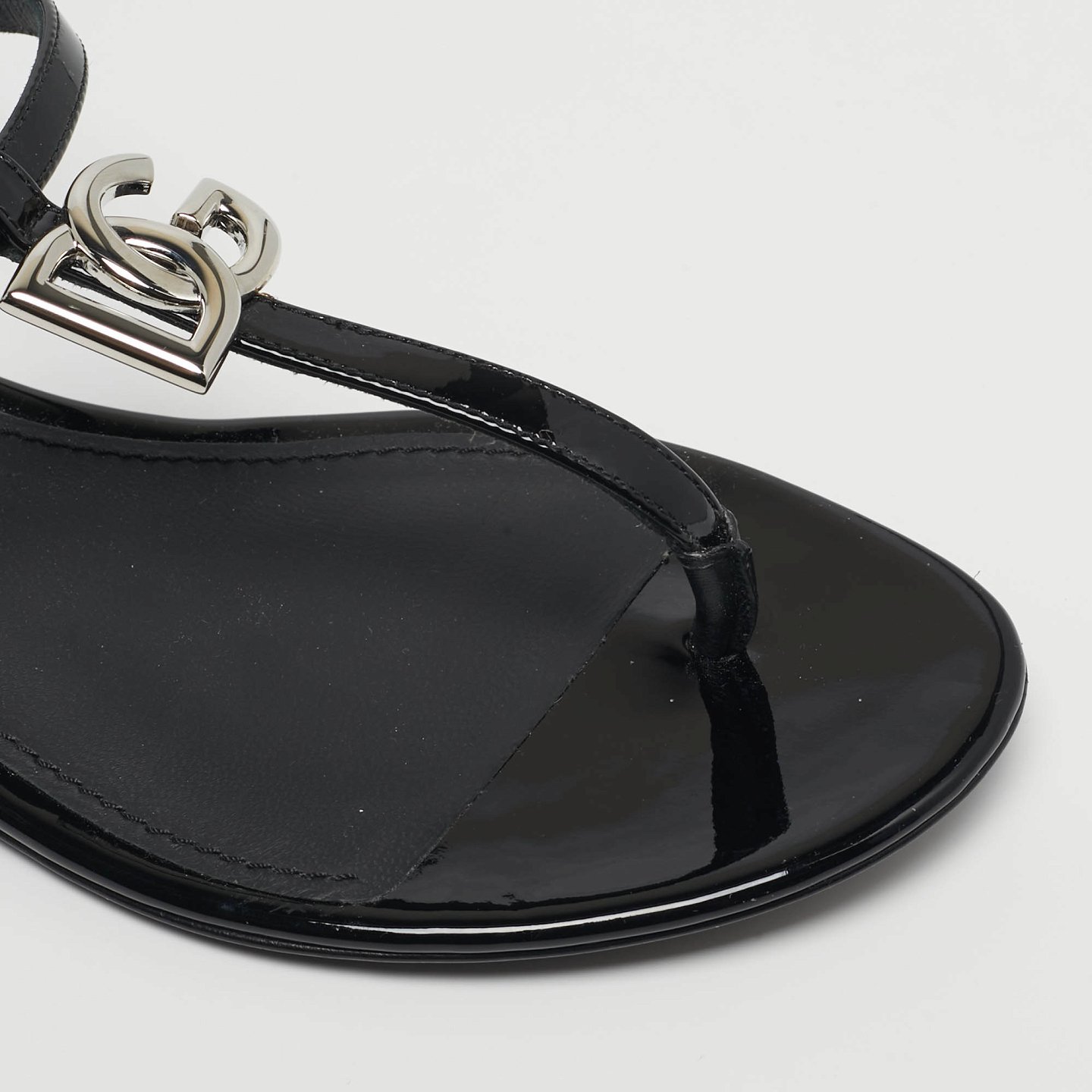 DG Logo Black Patent Leather Thong Flats 5