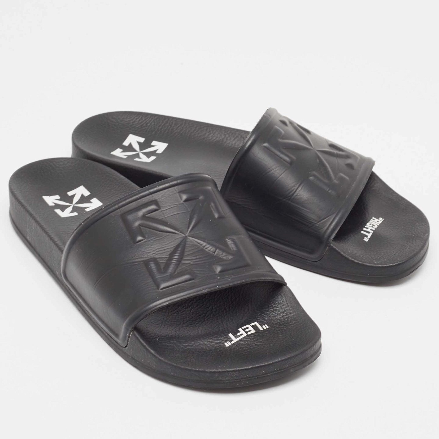 Black Rubber Arrow Pool Slides 3