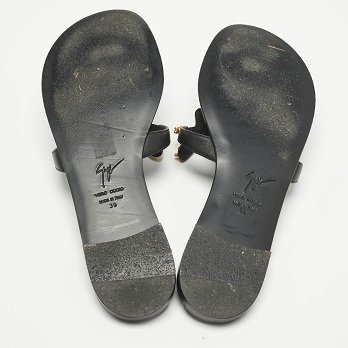 GIU Black leather Rock Thong Flat Sandals Size 39