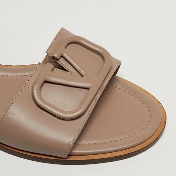 Escape V logo Beige Leather Flat Slides